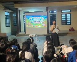Học sinh trường PTDTBT THCS Keo Lôm dọn vệ sinh chuẩn bị Lễ tổng kết năm học.